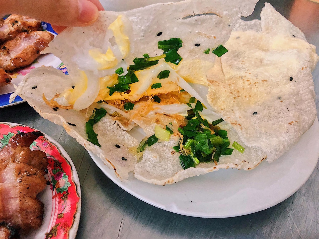 Món bánh đập sân banh vỏ giòn rụm, topping siêu ngon
