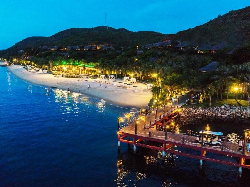 Vẻ đẹp nhiệt đới của Hòn Tằm với biển xanh cát trắng và rặng dừa cao vút
