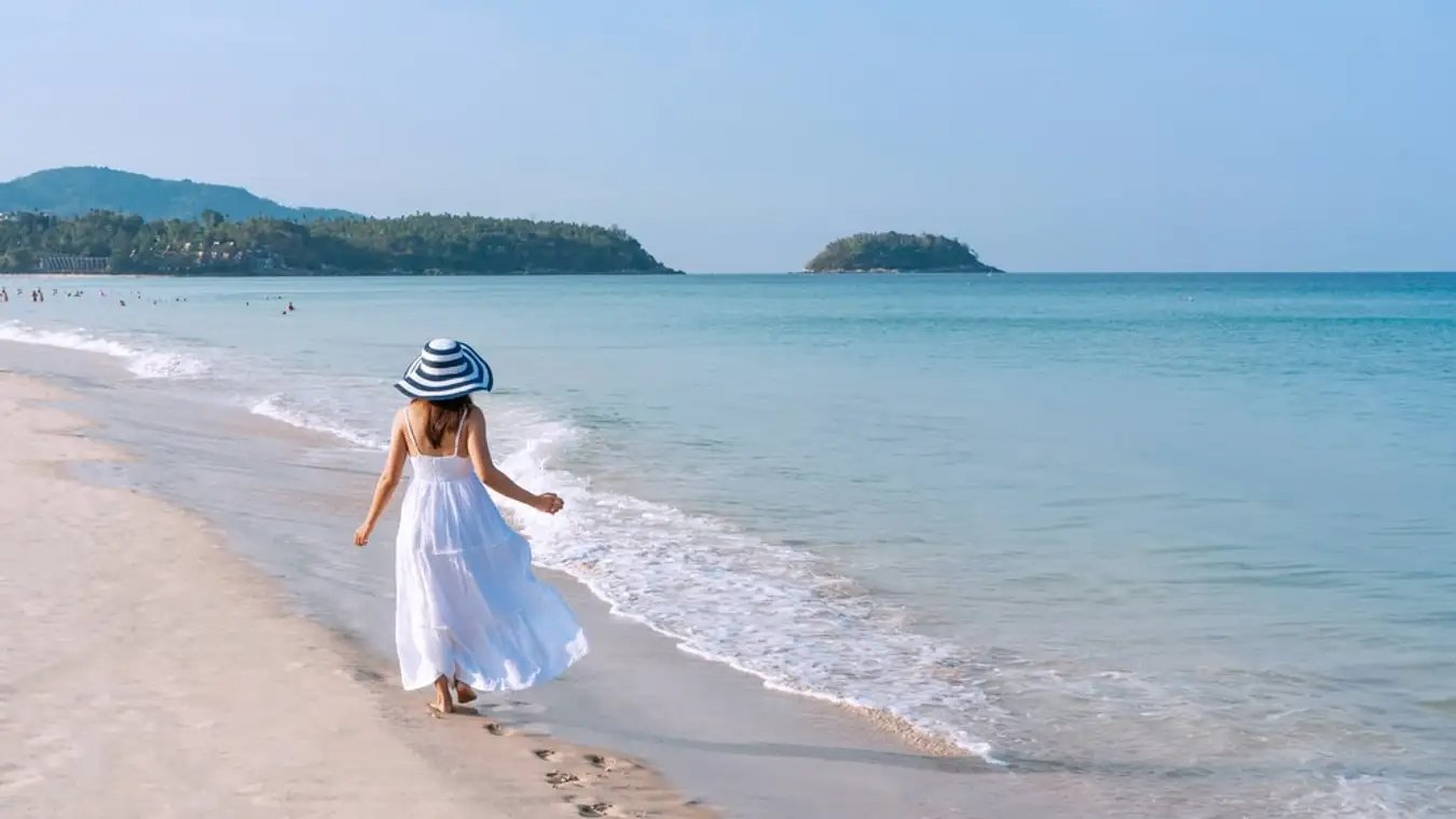 Biển Thạch Hải xanh mát trở thành background đắt giá
