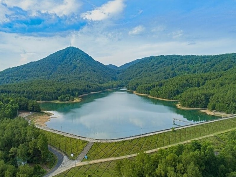 Tham quan núi Hồng Lĩnh - Điểm đến với vô vàn điều thú vị
