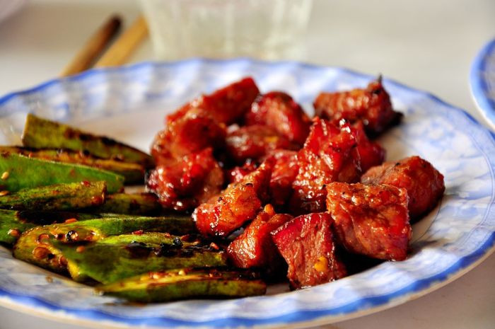 Món bò nướng Lạc Cảnh với màu sắc bắt mắt
