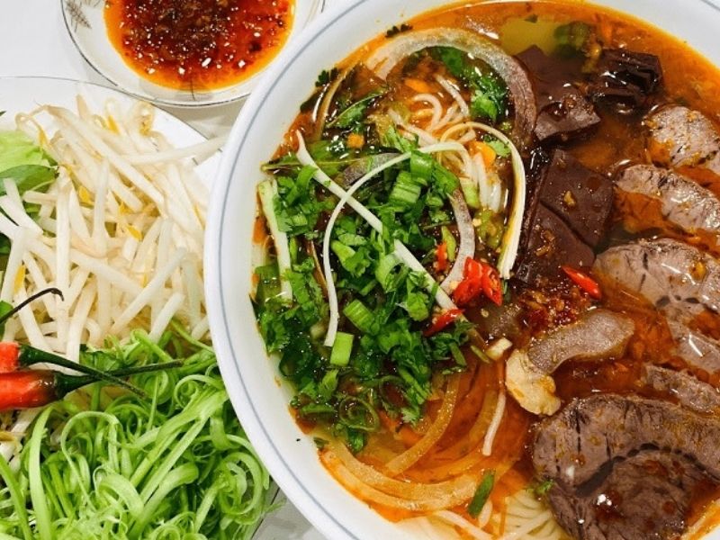 Muốn ăn bún bò ngon ở Đà Nẵng đến ngay Cung Đình Quán