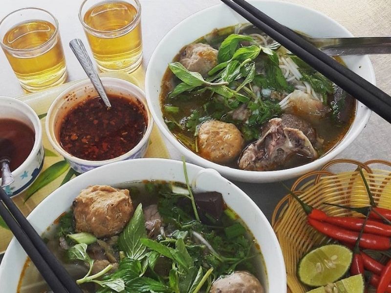 Bún bò Mệ Mui chuẩn vị Huế tại trung tâm Đà Nẵng
