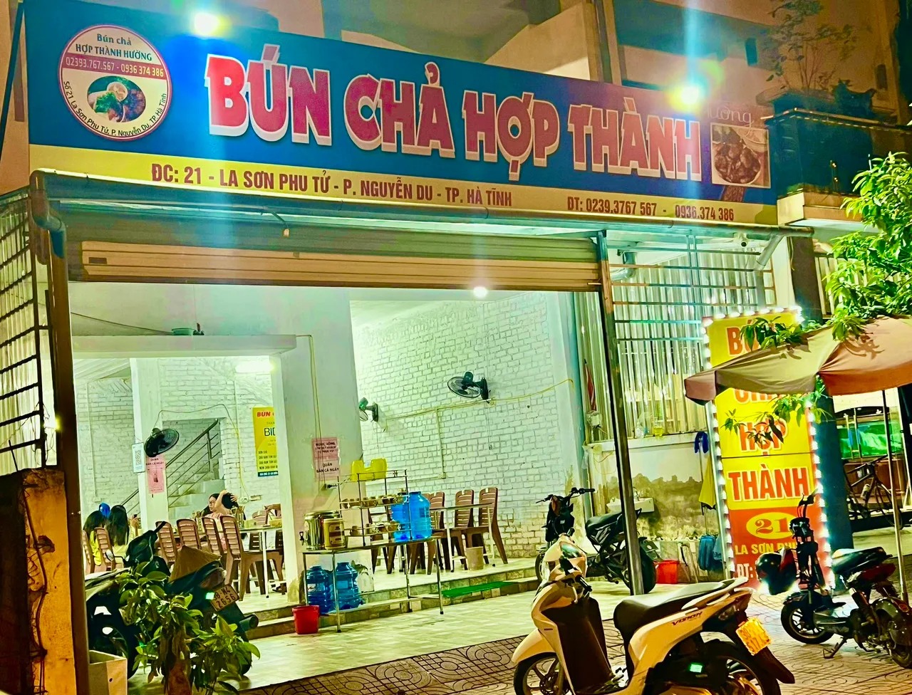 Bún thịt nướng Hợp Thành sở hữu không gian ấm cúng, sạch sẽ
