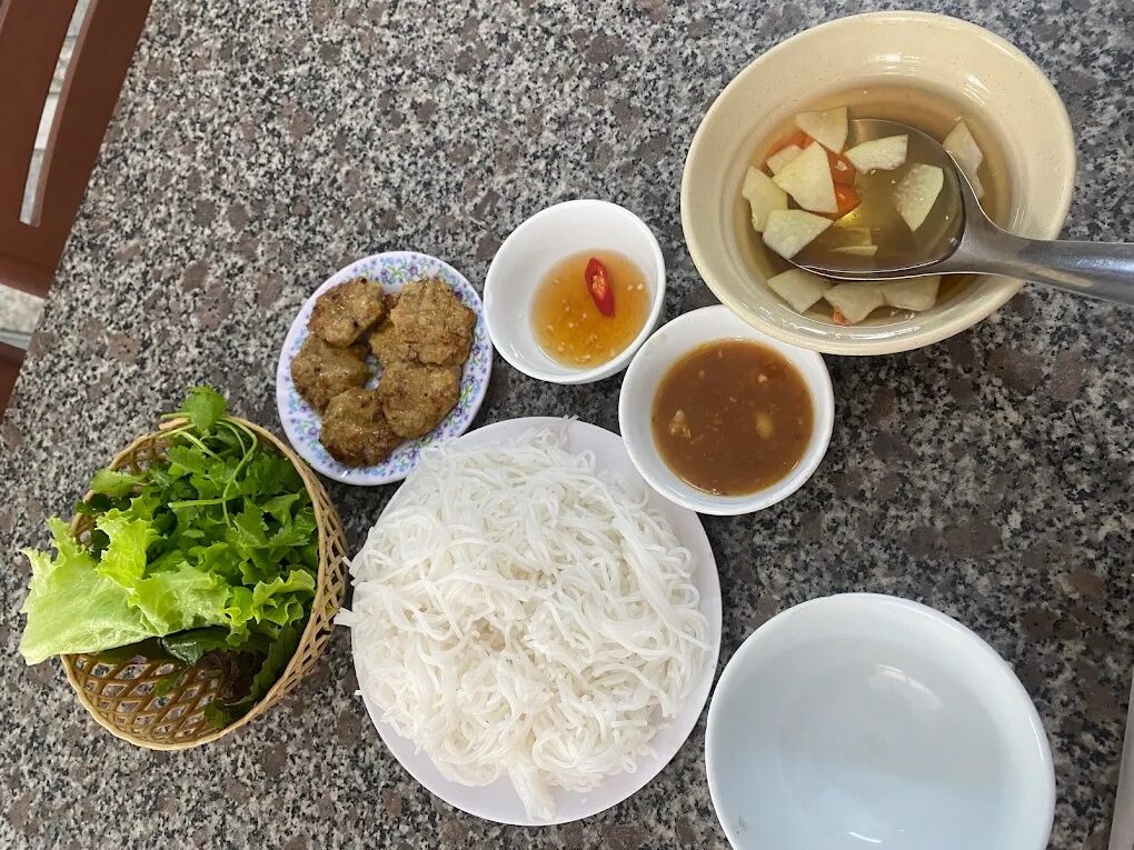 Phần bún chả nướng hấp dẫn, ngon mê ly
