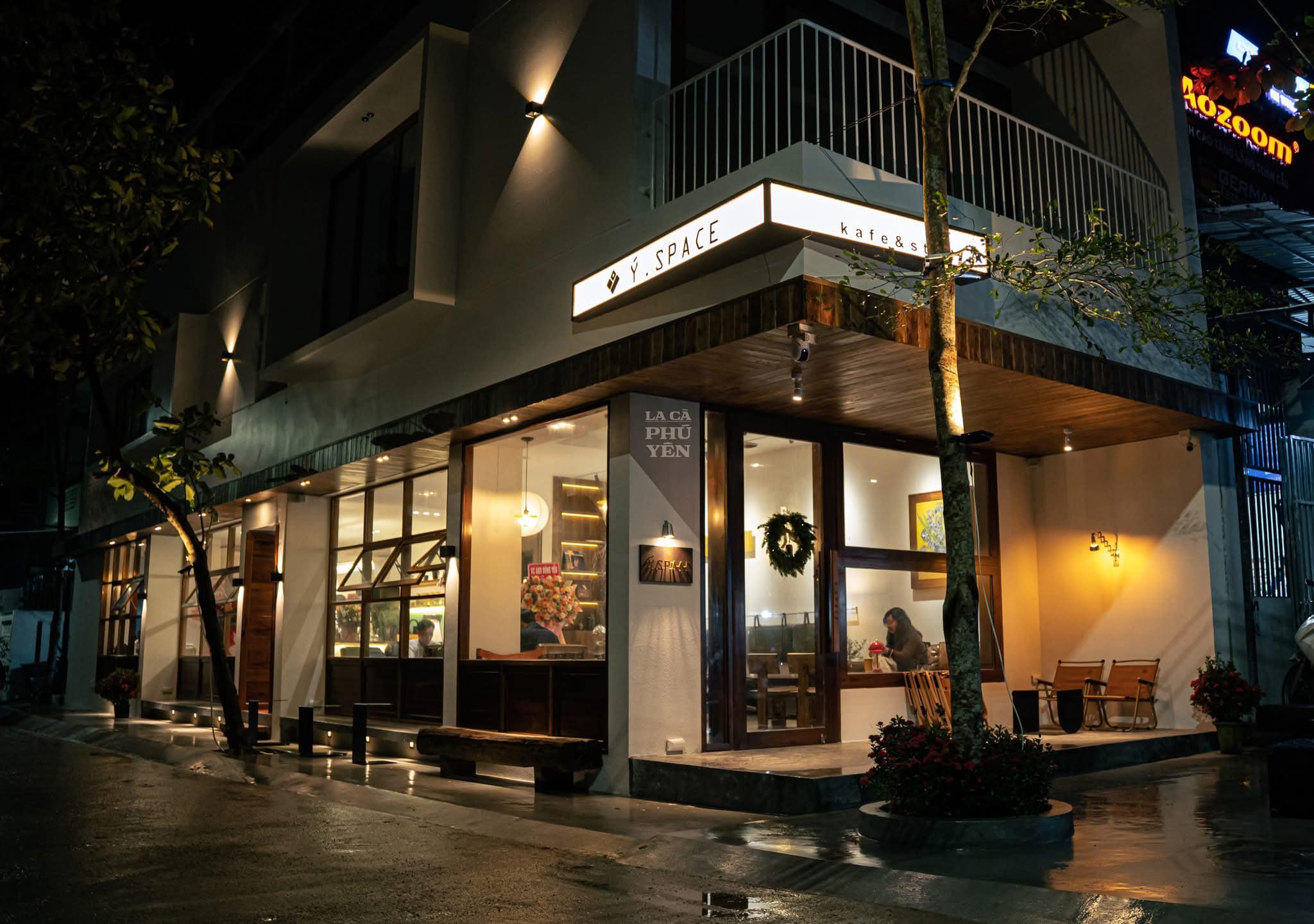 Cà Phê 1975 như một góc hoài niệm ấm áp giữa thành phố 