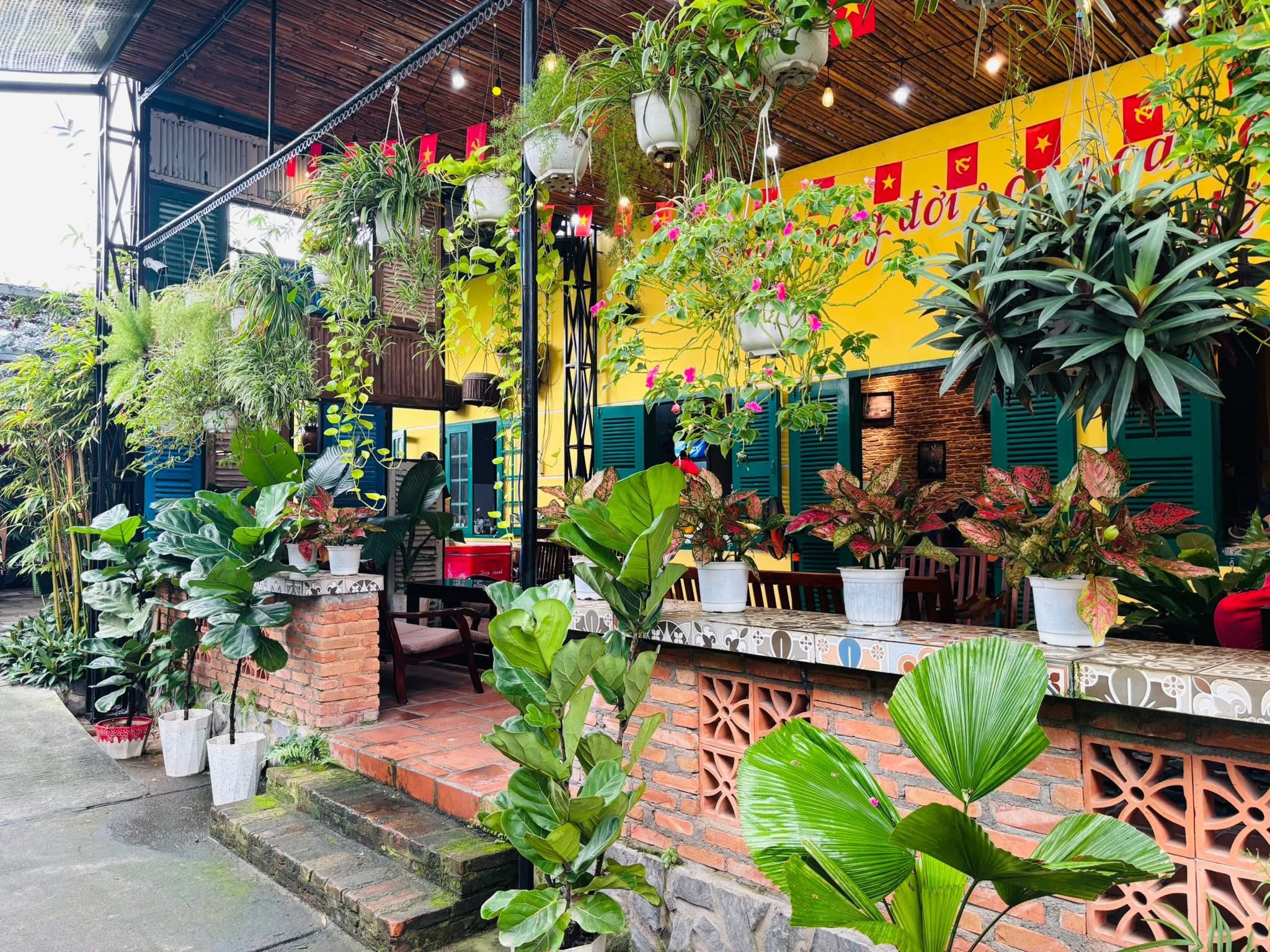 Cà phê Phú Yên Nhà Cộng với nhiều mảng xanh mát mẻ 