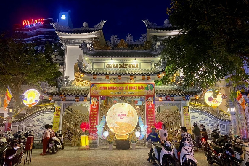 Du khách cần chú ý giữ trật tự, tránh làm phiền mọi người xung quanh
