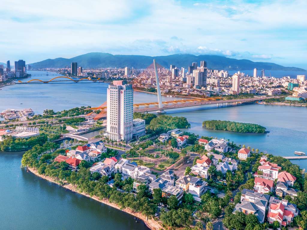 Grand Mercure Danang là khách sạn 5 sao gần chùa Bát Nhã
