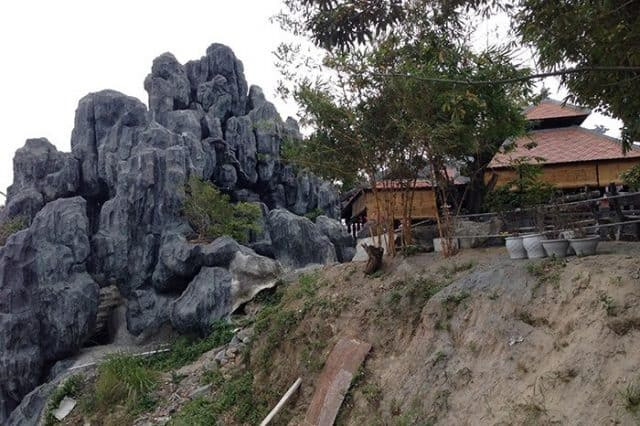 Chùa Không Tên nằm tại khu mỏ đá Đà Sơn
