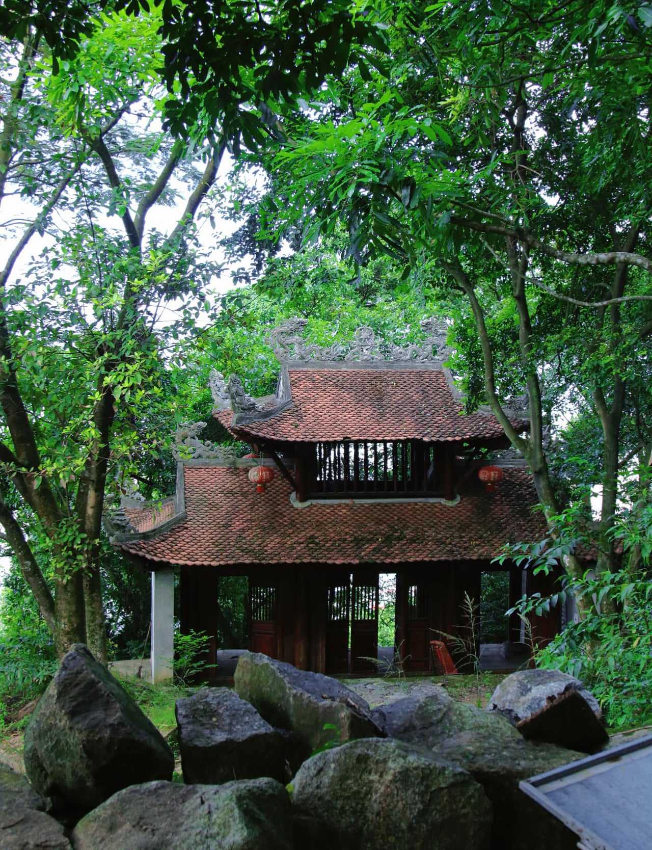 Kiến trúc chùa hoà cùng thiên nhiên xanh mát nơi đỉnh Hồng Lĩnh
