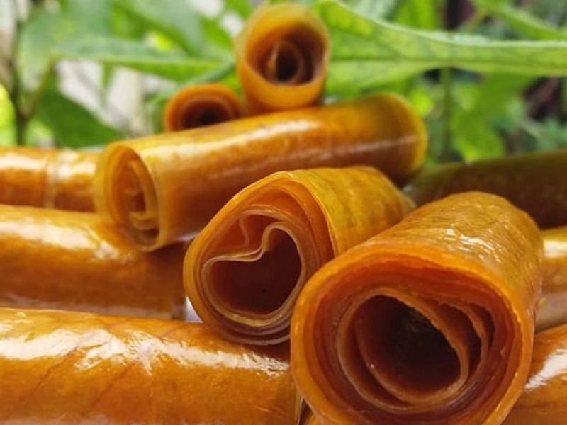 Bánh tráng là món quà giản dị nhưng dễ ăn và được nhiều người yêu thích
