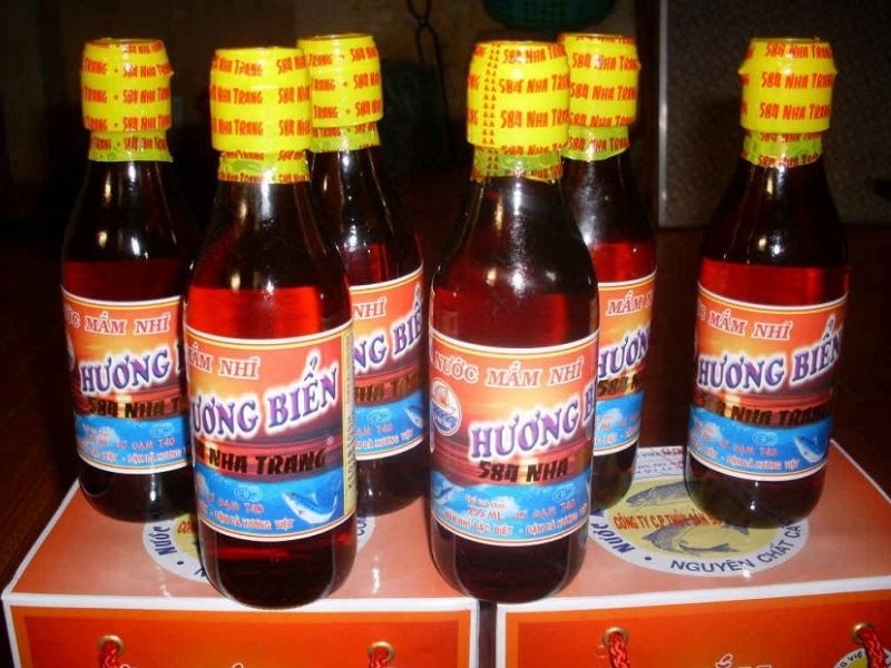 Nước mắm nhỉ truyền thống của Khánh Hòa có độ đạm cao, mùi thơm dịu và vị mặn ngọt hài hòa