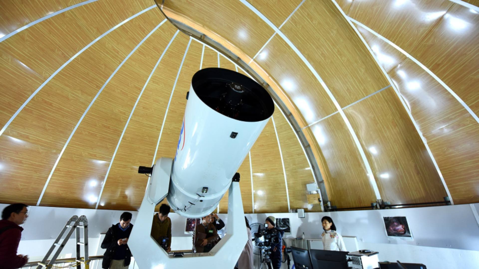 Kính thiên văn 0.5m luôn sẵn sàng quan sát bầu trời
