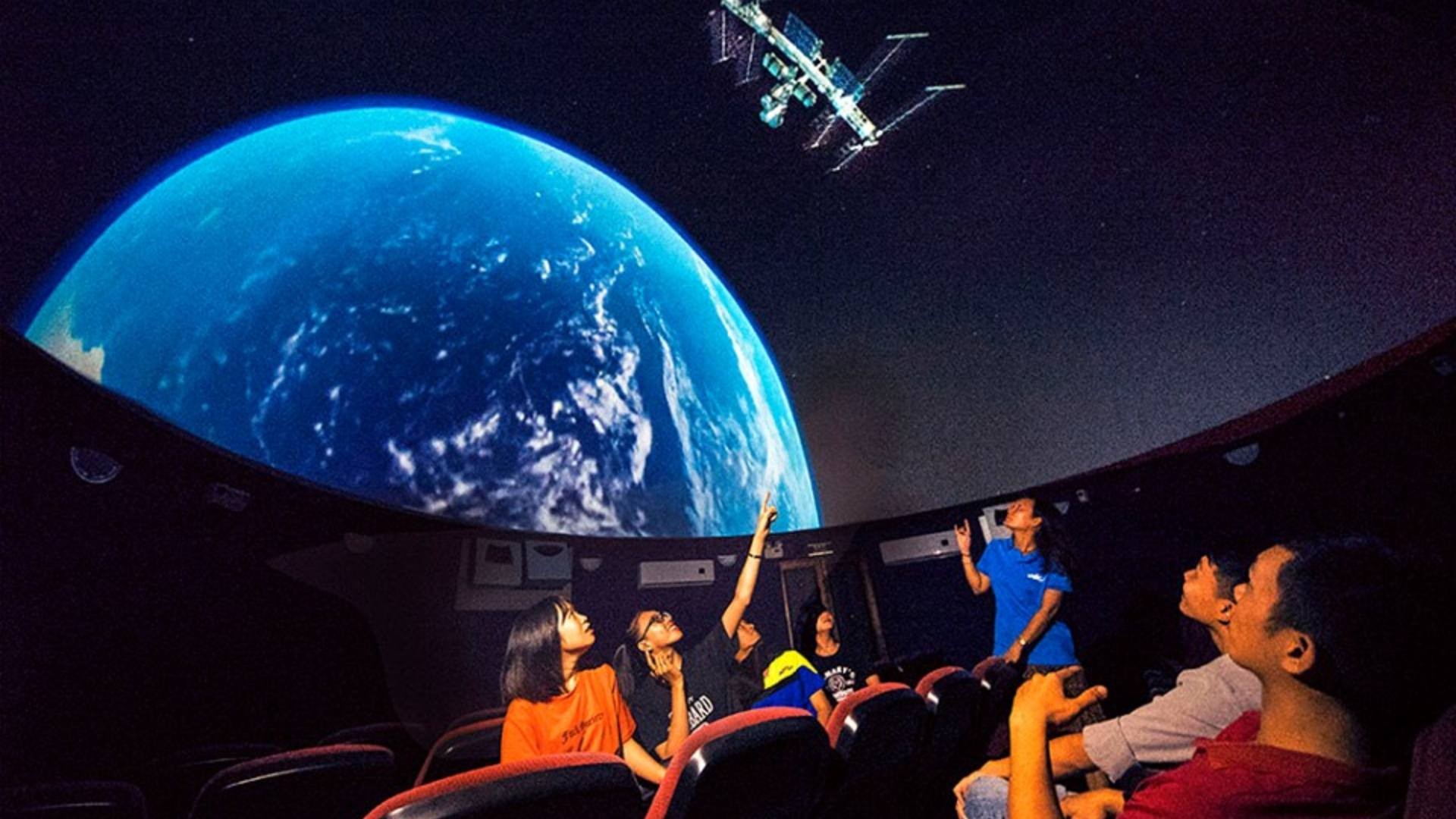 Màn hình vòm 360 độ cho trải nghiệm vũ trụ siêu thực
