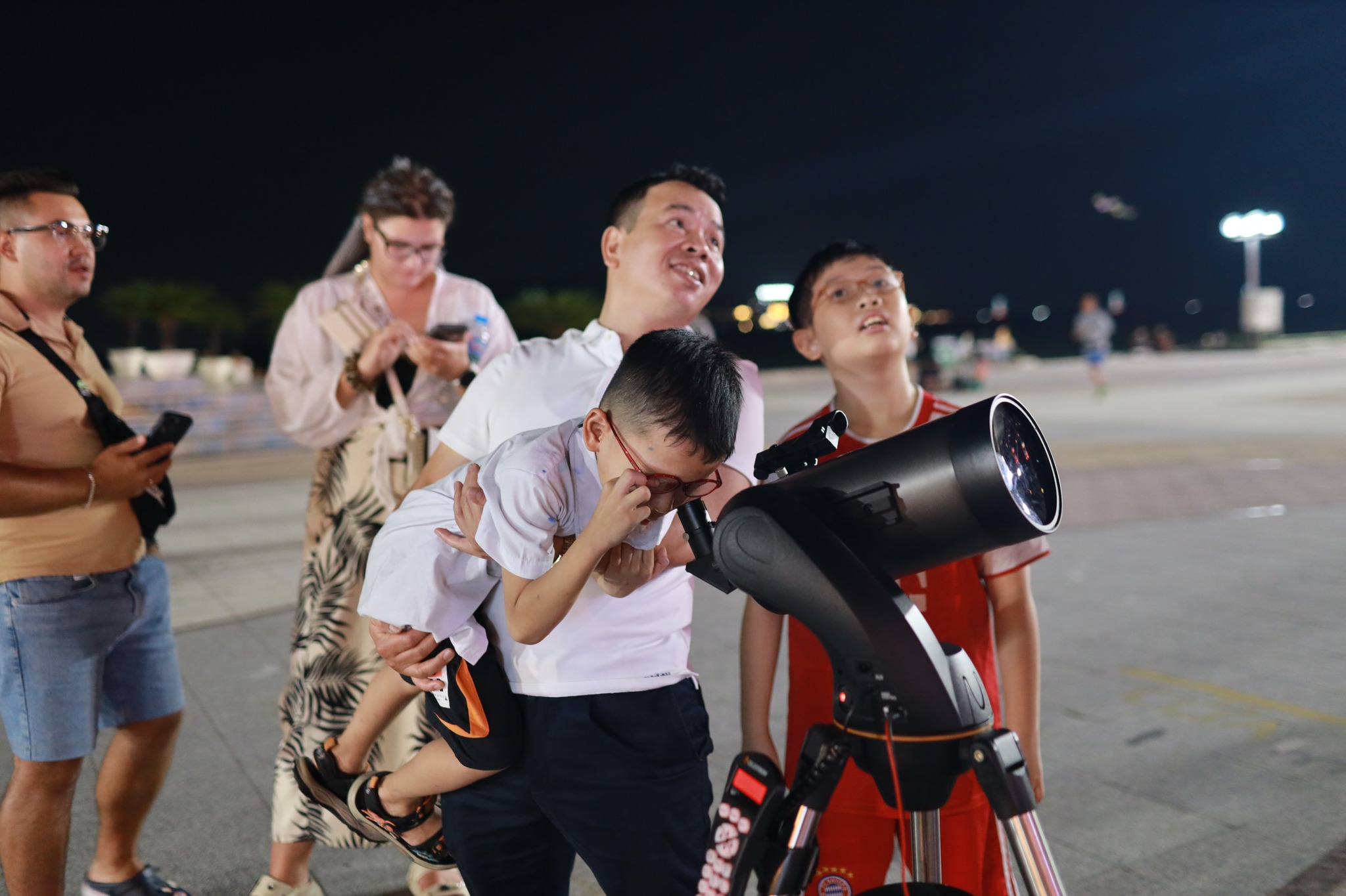 Một buổi quan sát trong những ngày có hiện tượng hiếm có
