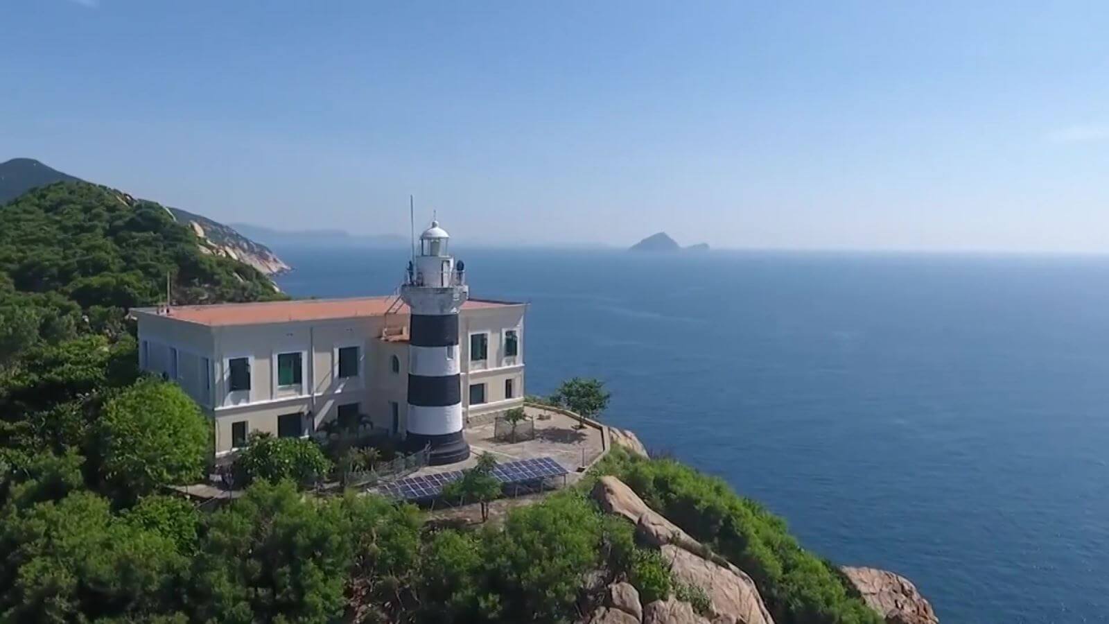 Ngọn hải đăng hơn 130 năm tuổi với tầm nhìn bao quát
