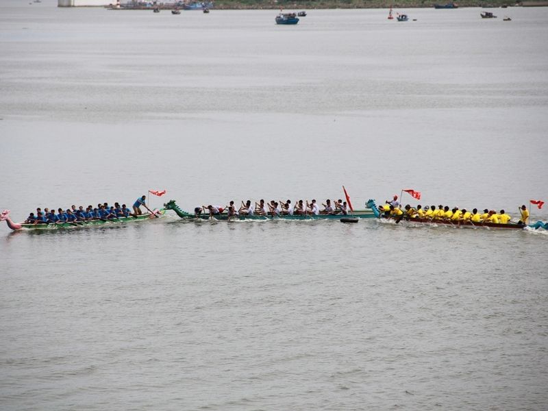 Lễ hội đua thuyền với ý nghĩa cầu mong mưa thuận gió hòa trong năm mới
