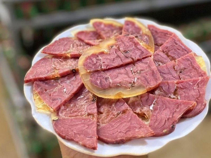 Giò me Nghệ An thường có giá dao động khoảng 220.000–330.000 đồng/kg
