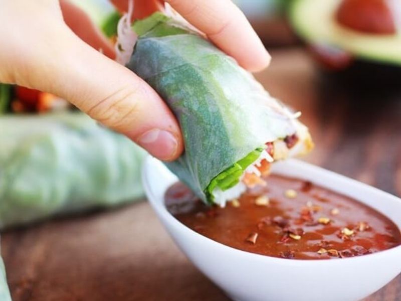 Ăn gỏi cá đục phải kết hợp đủ các loại rau mới thấy được sức hút của món ăn 