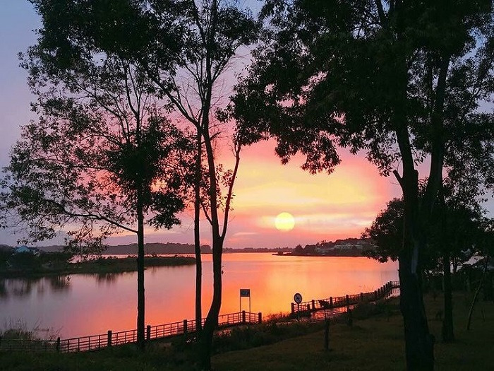 Cảnh đẹp bình minh ở Hồ Tây Đăk Mil
