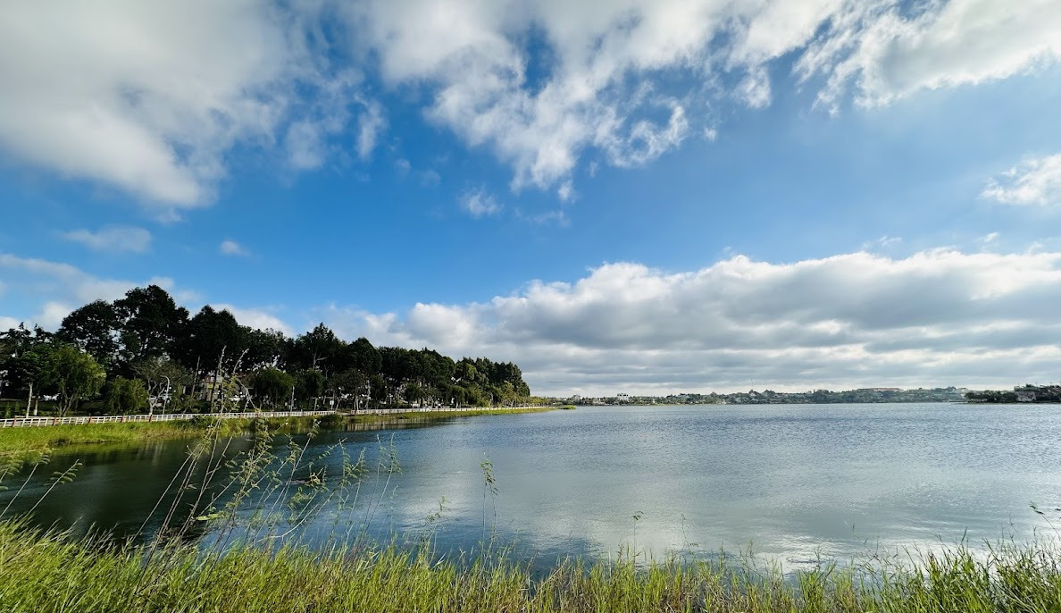 Hồ Tây Đăk Mil là công viên sinh thái kết hợp công trình thuỷ lợi 
