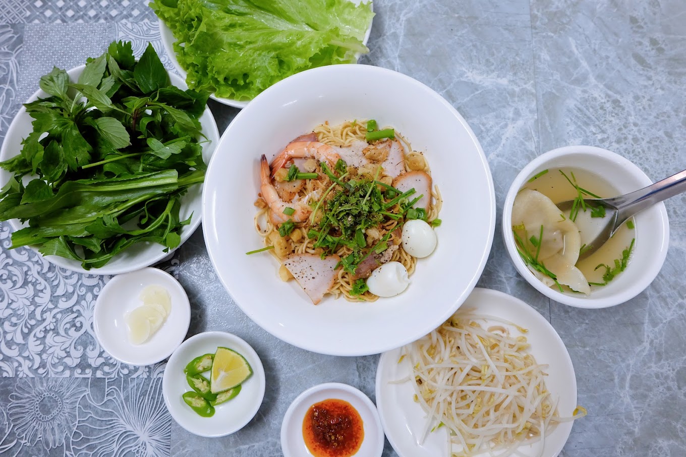 Quán hủ tiếu Mẫn Đen giản dị nhưng luôn hút khách