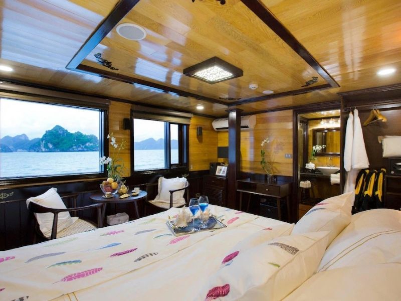 Executive Double Cabin hứa hẹn mang lại trải nghiệm nghỉ dưỡng thoải mái, đẳng cấp và trọn vẹn trong suốt hành trình.