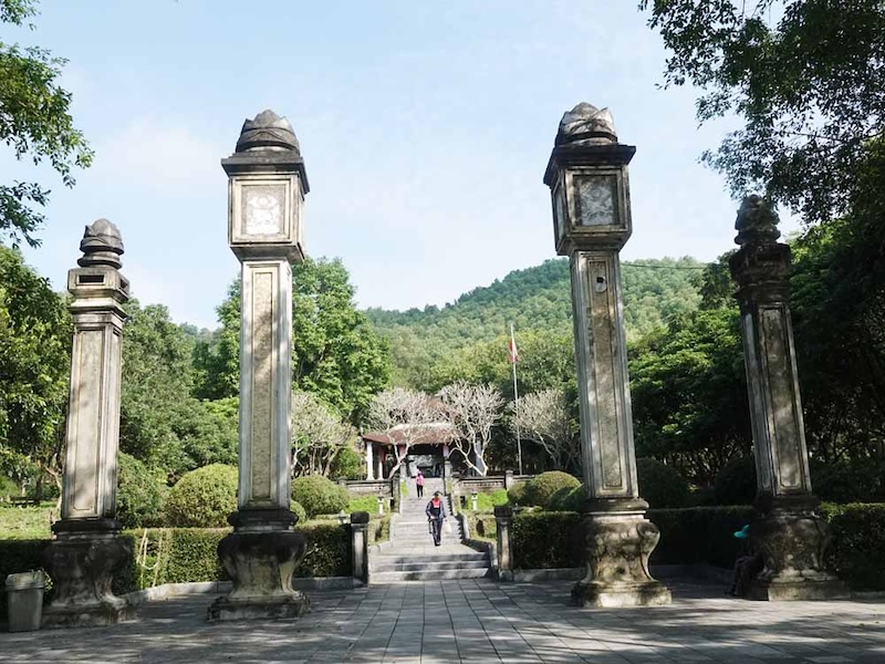 Khu di tích Hải Thượng Lãn Ông nằm tại xã Hương Sơn, tỉnh Hà Tĩnh.
