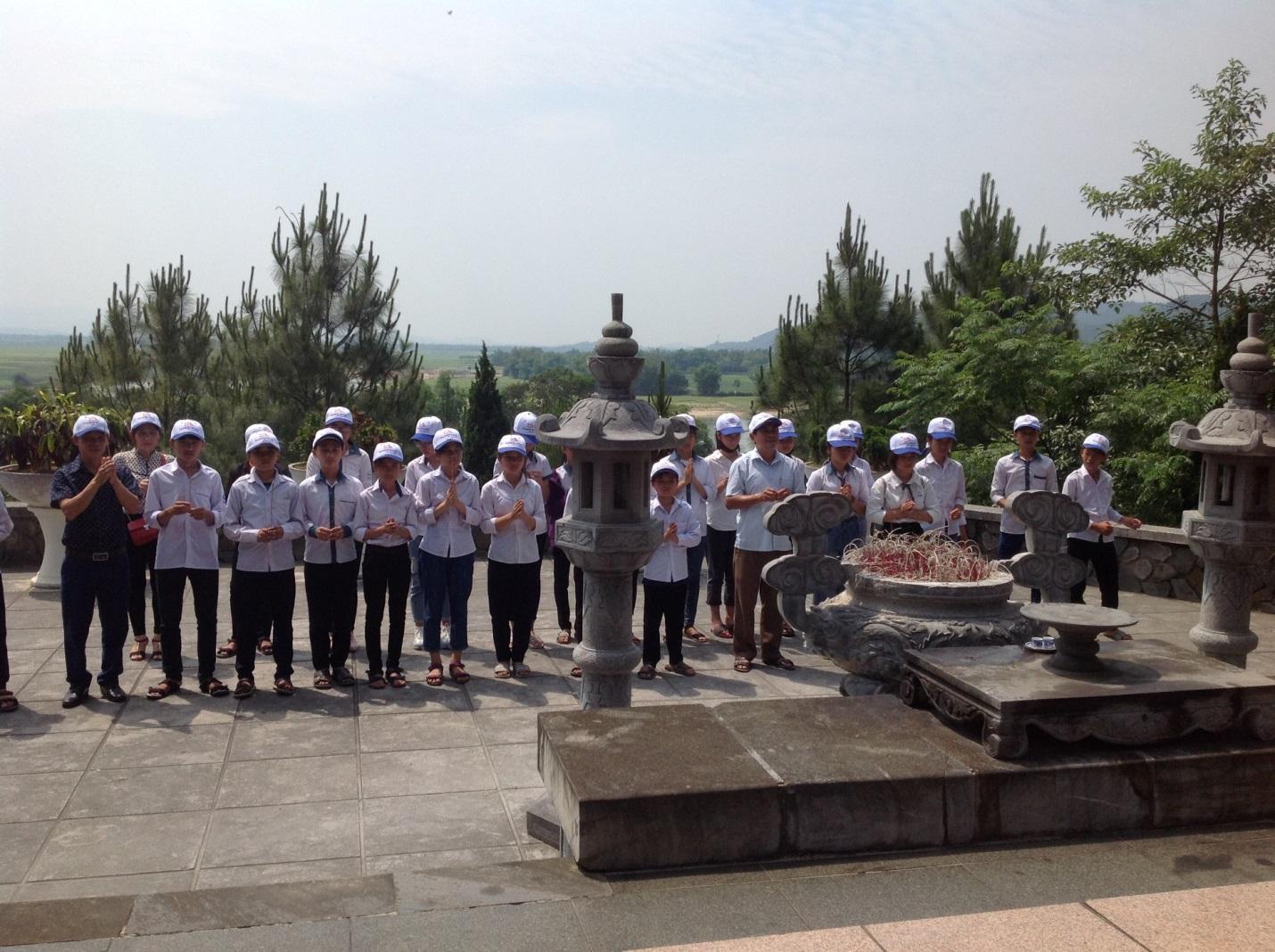 Trang phục lịch sự khi viếng thăm di tích
