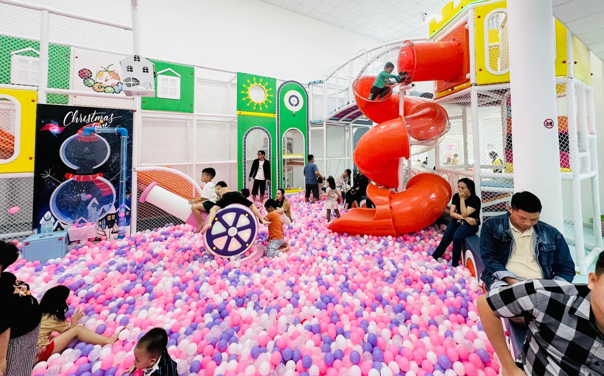 Không gian được trang trí dễ thương, rực rỡ
