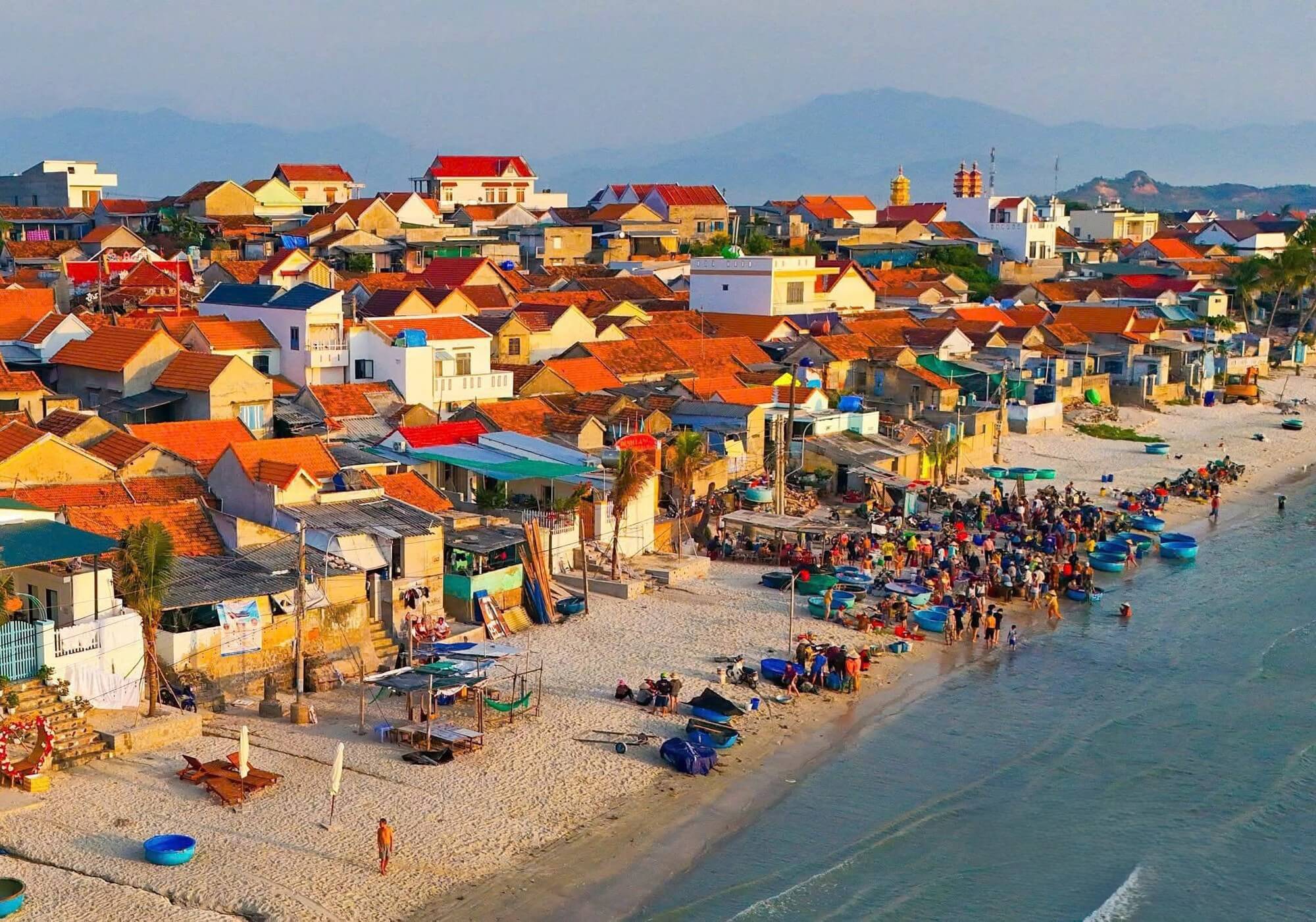 Vẻ đẹp bình dị của làng chài ven Vịnh Vân Phong 