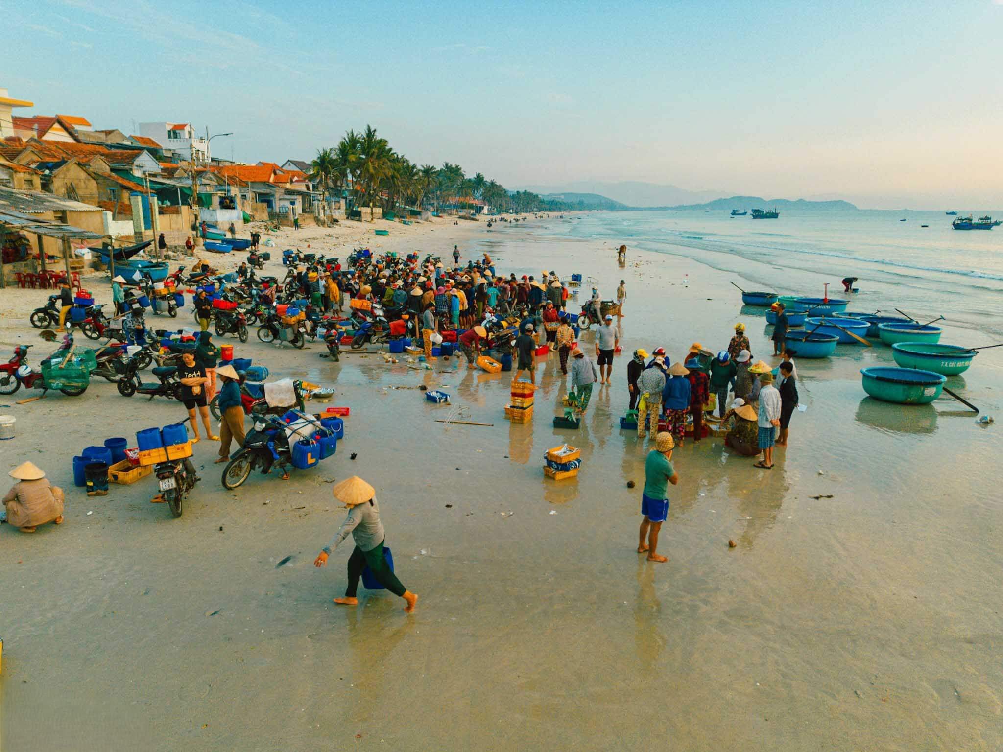 Người dân Ninh Thủy quanh năm tảo tần với nghề chài lưới 