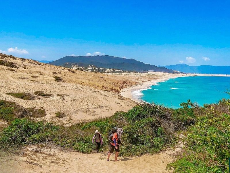 Từ Đầm Môn đến Mũi Đôi bạn có thể đi bộ để chinh phục những cung đường rừng
