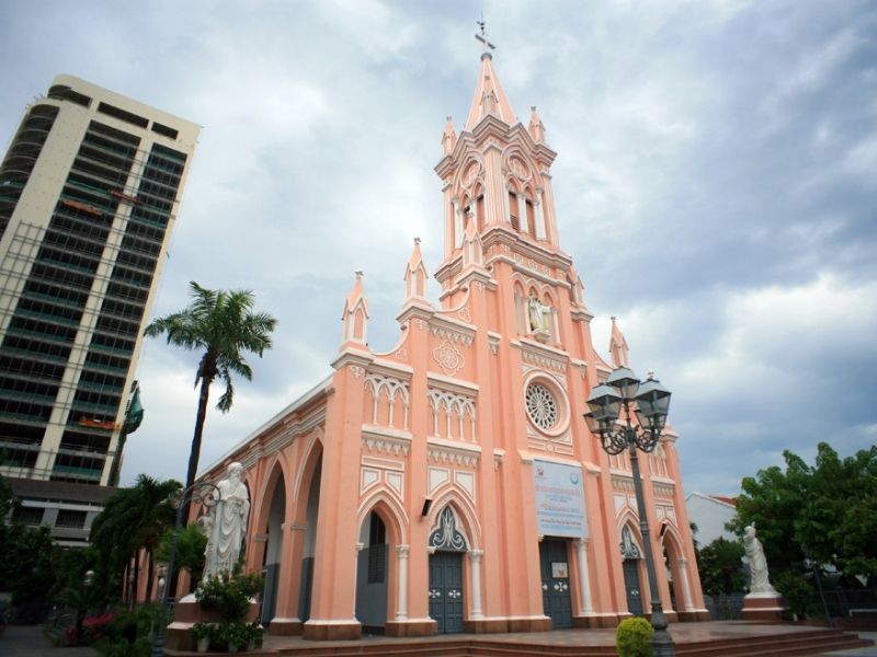 Nhà thờ Con Gà là điểm tham quan nổi tiếng tại Đà Nẵng