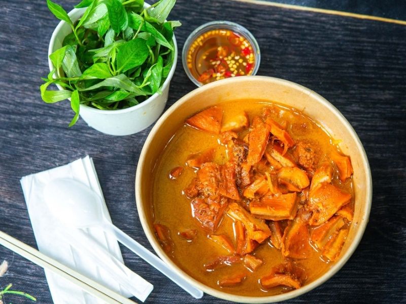 Phá lấu Thủy Núi Thành là quán ăn đã có nhiều năm tuổi 
