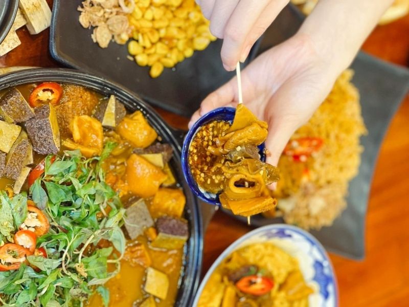 Các loại topping đa dạng tại quán phá lấu Tuk Tuk
