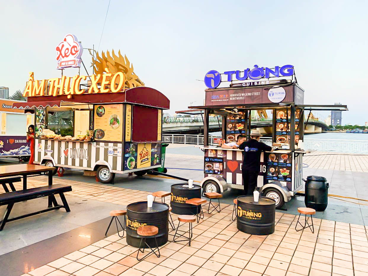 Các xe đồ ăn nổi bật, hấp dẫn trên phố Bạch Đằng