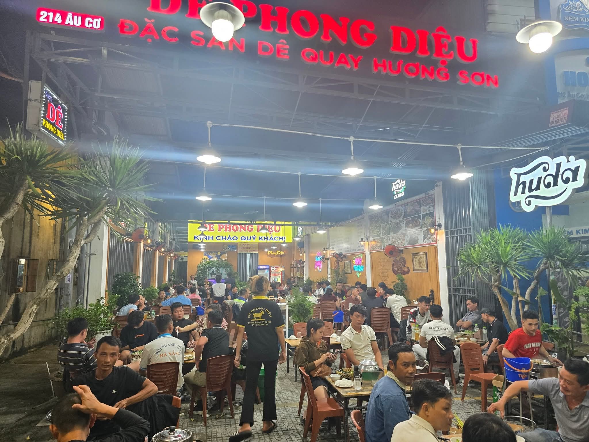 Quán Phong Diệu luôn đông khách địa phương tới thưởng thức