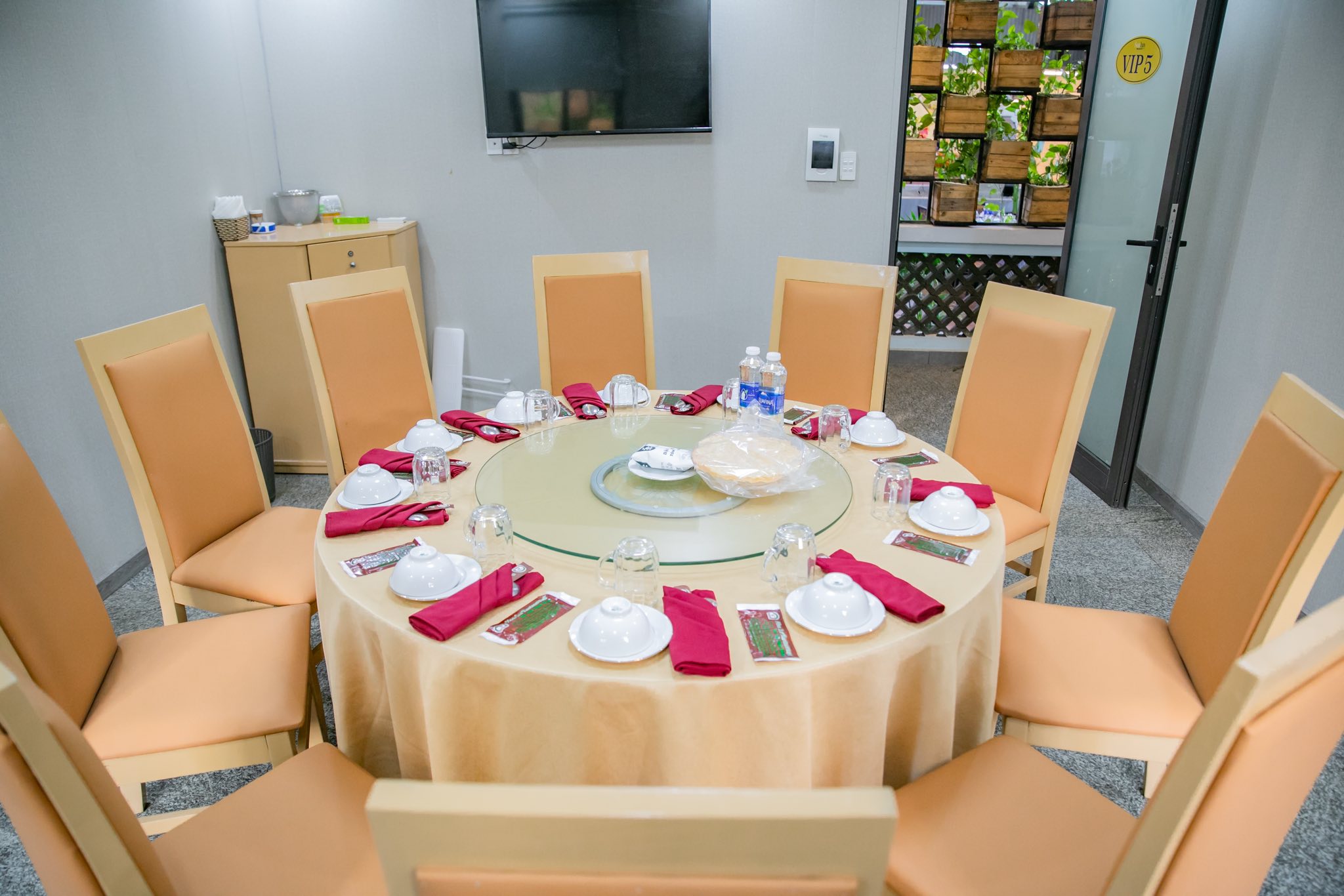 Phòng ăn riêng tư, sang trọng tại nhà hàng Hoa Lư
