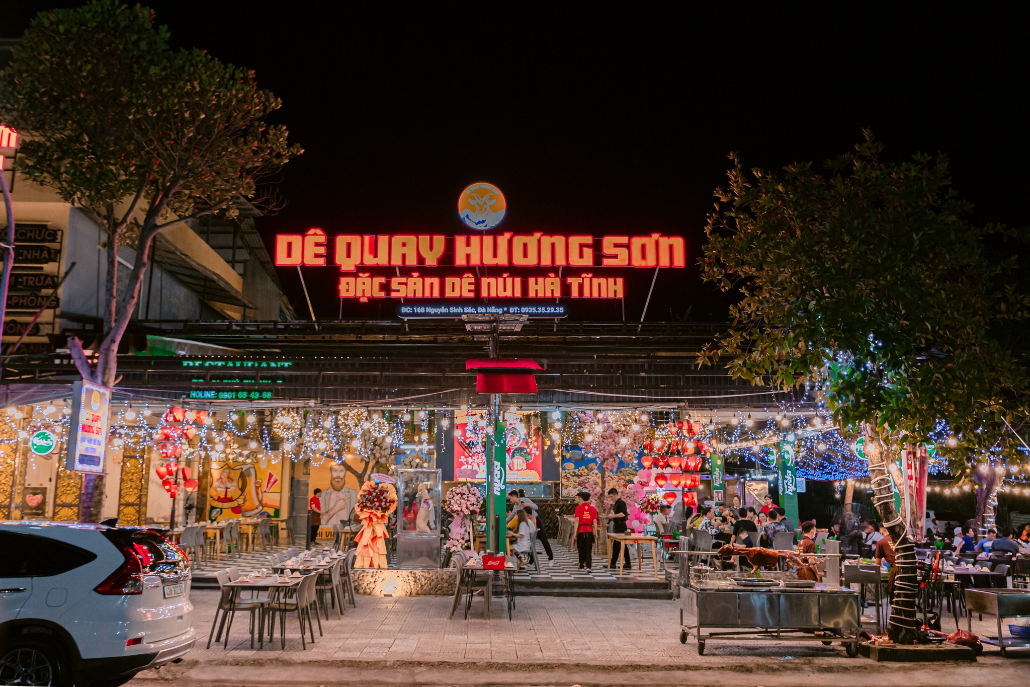 Không gian quán Hương Sơn rộng rãi, thoáng mát
