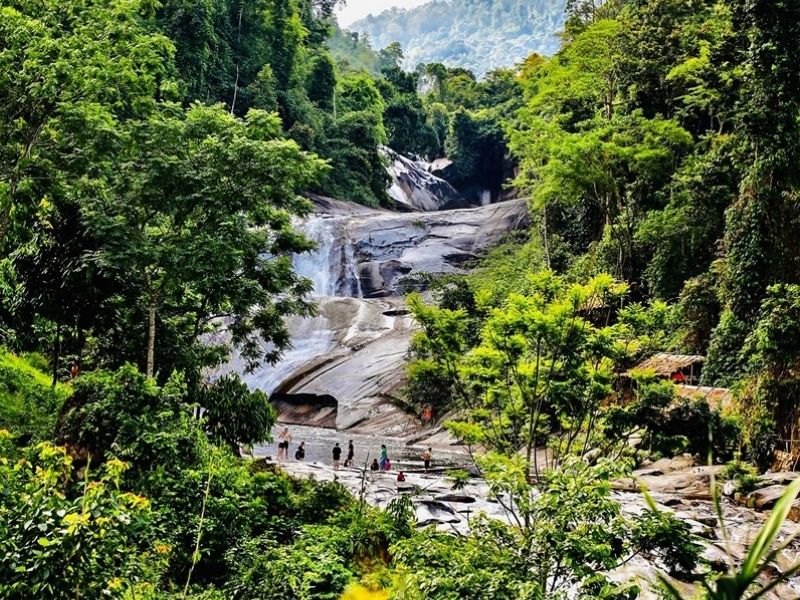 Vẻ đẹp hùng vĩ của thác 7 tầng Quế Phong
