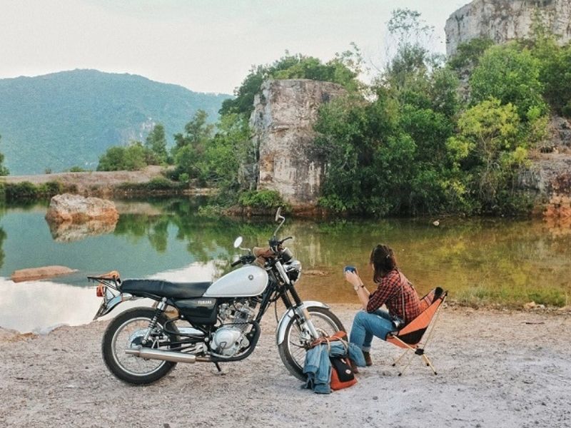 Bạn có thể sử dụng phương tiện cá nhân để di chuyển tới Suối Tiên
