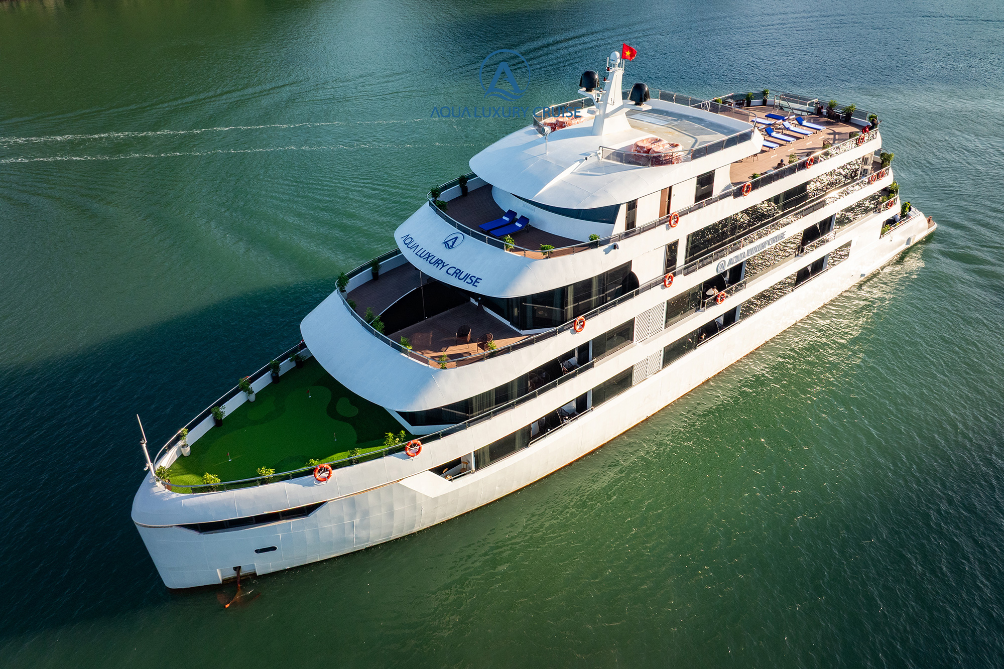 Toàn cảnh du thuyền Aqua Luxury