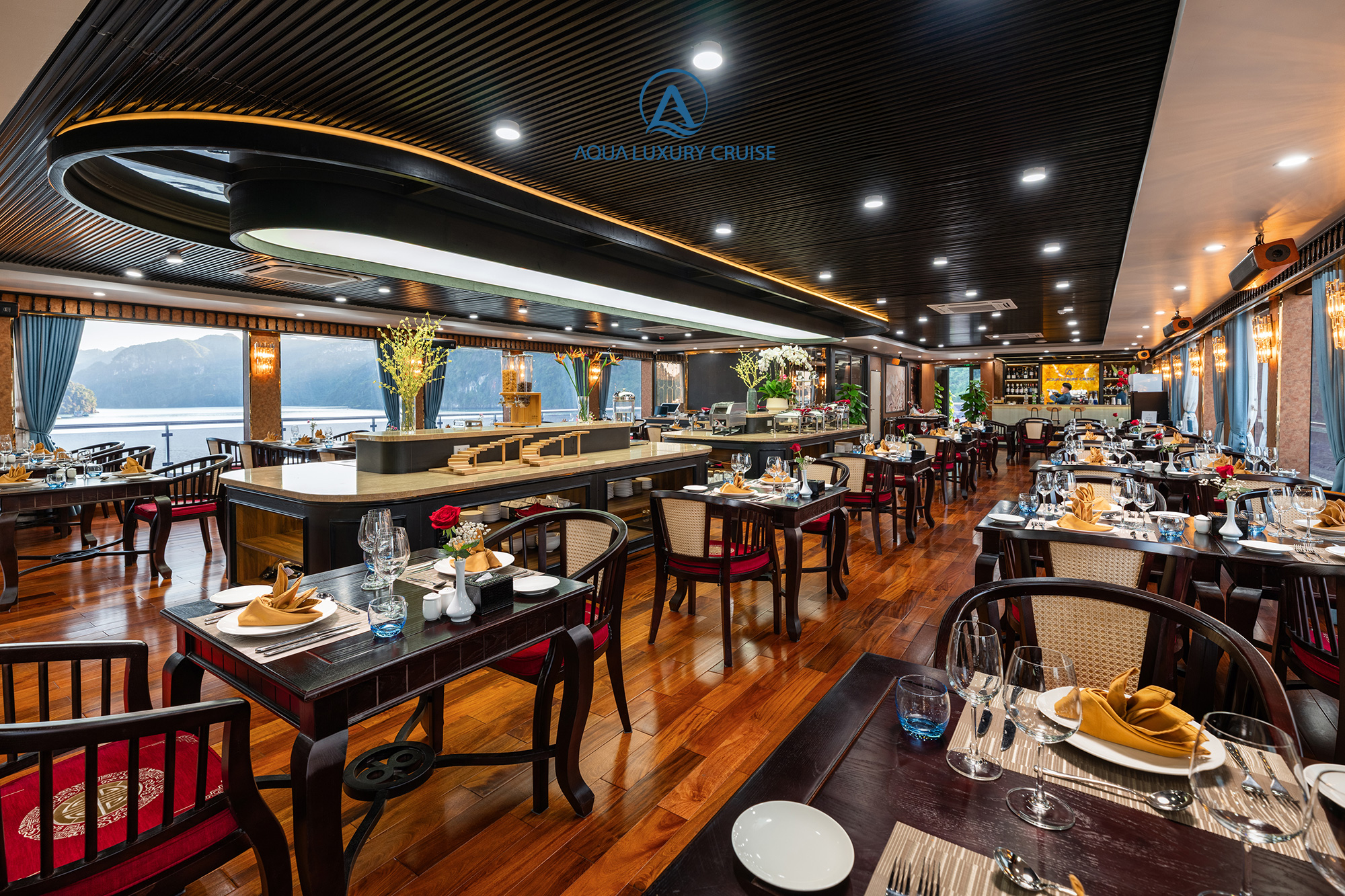 Nhà hàng trên Du thuyền Aqua Luxury