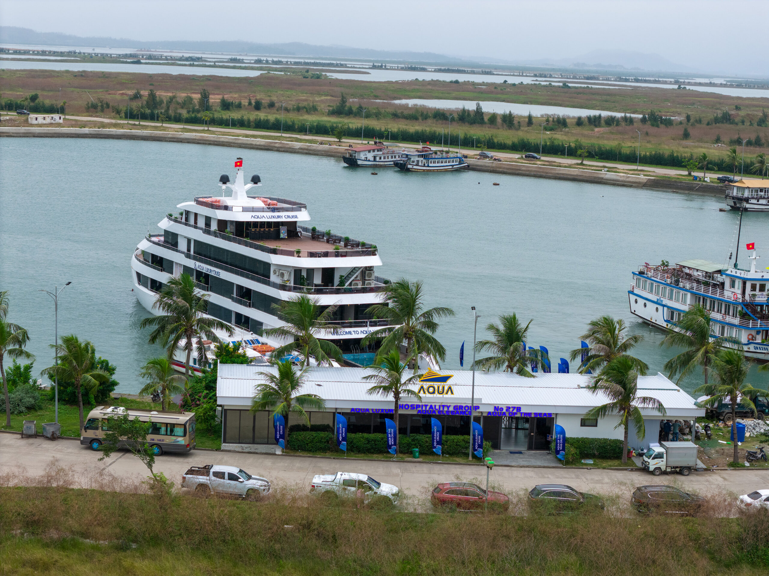 Nhà chờ Du thuyền Aqua Luxury