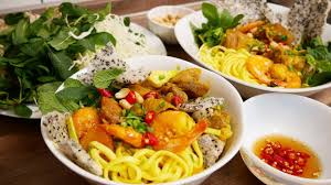 Món mì Quảng đặc sản gần cầu Thuận Phước
