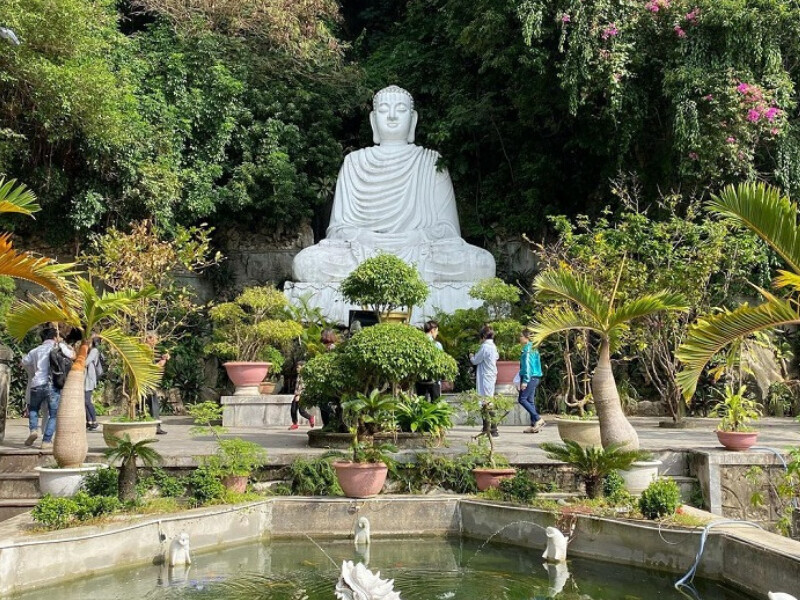 Nên tham quan chùa Tam Thai vào khoảng tháng 10 đến tháng 12
