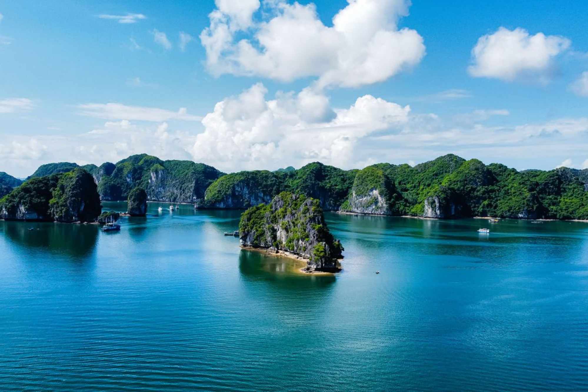 Khám phá Vịnh Lan Hạ cùng Capella