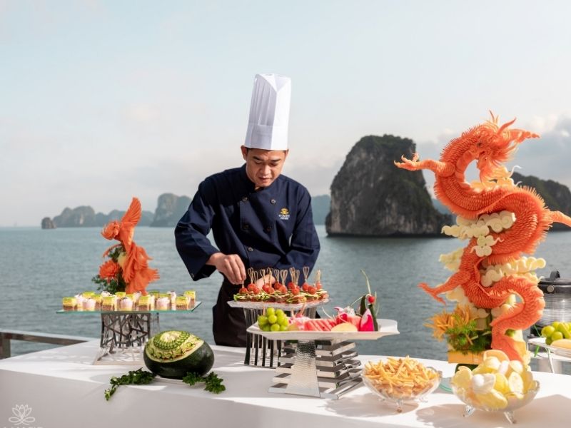 Ẩm thực ngoài trời được chuẩn bị bởi đầu bếp 5 sao